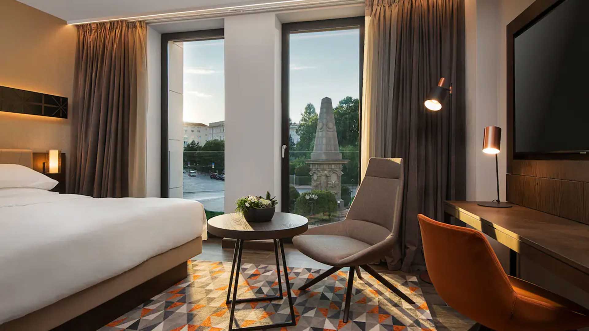 Hyatt-Sofia-king-guestroom