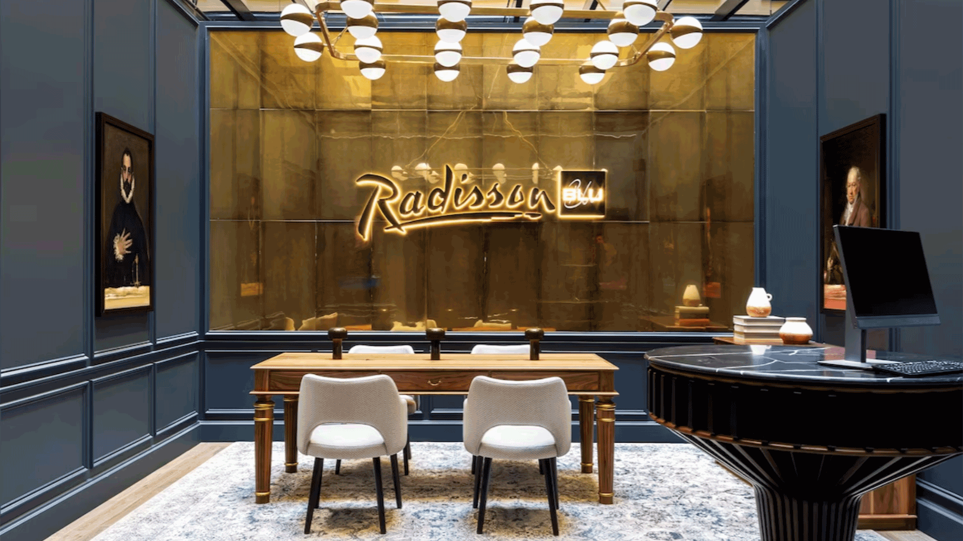 Radisson-Blu-Hotel,-Madrid-Prado-lobby