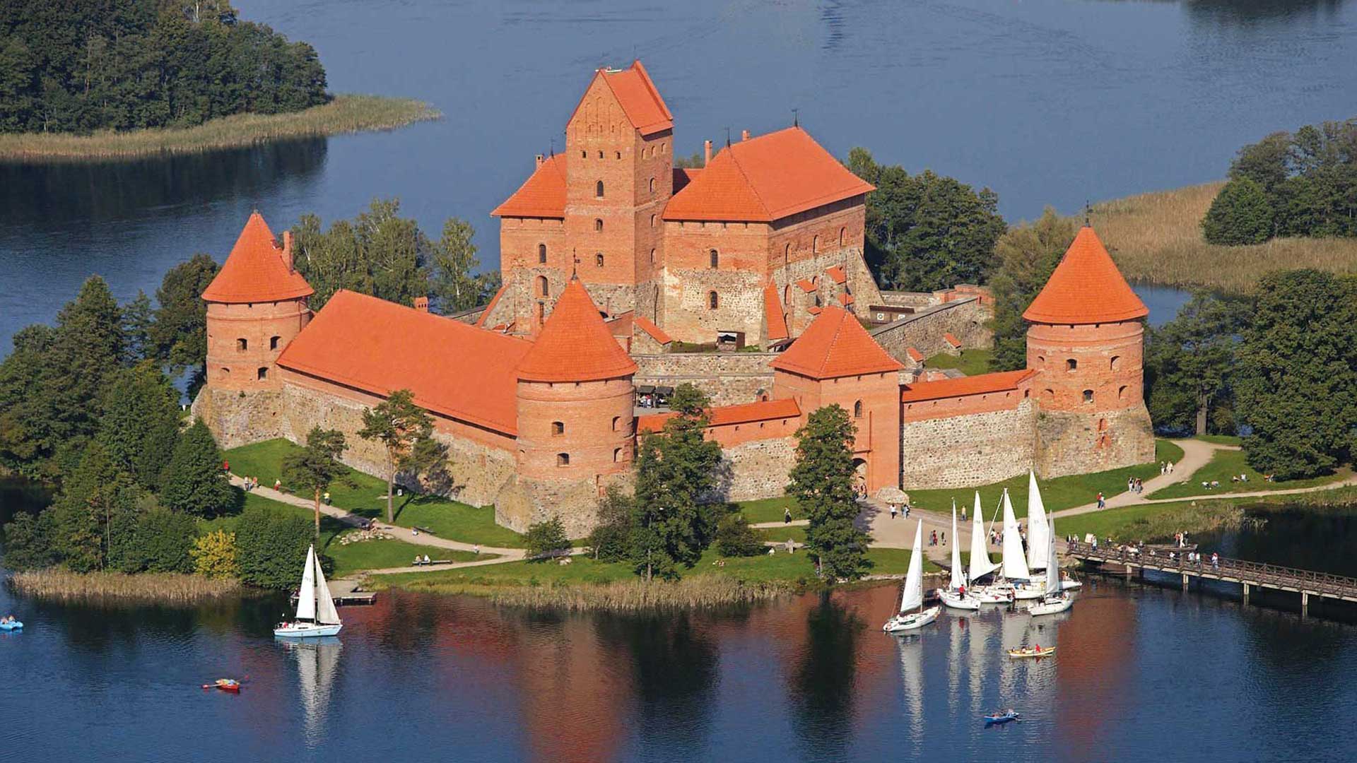 Trakai-Castle-Lake-1920x1080